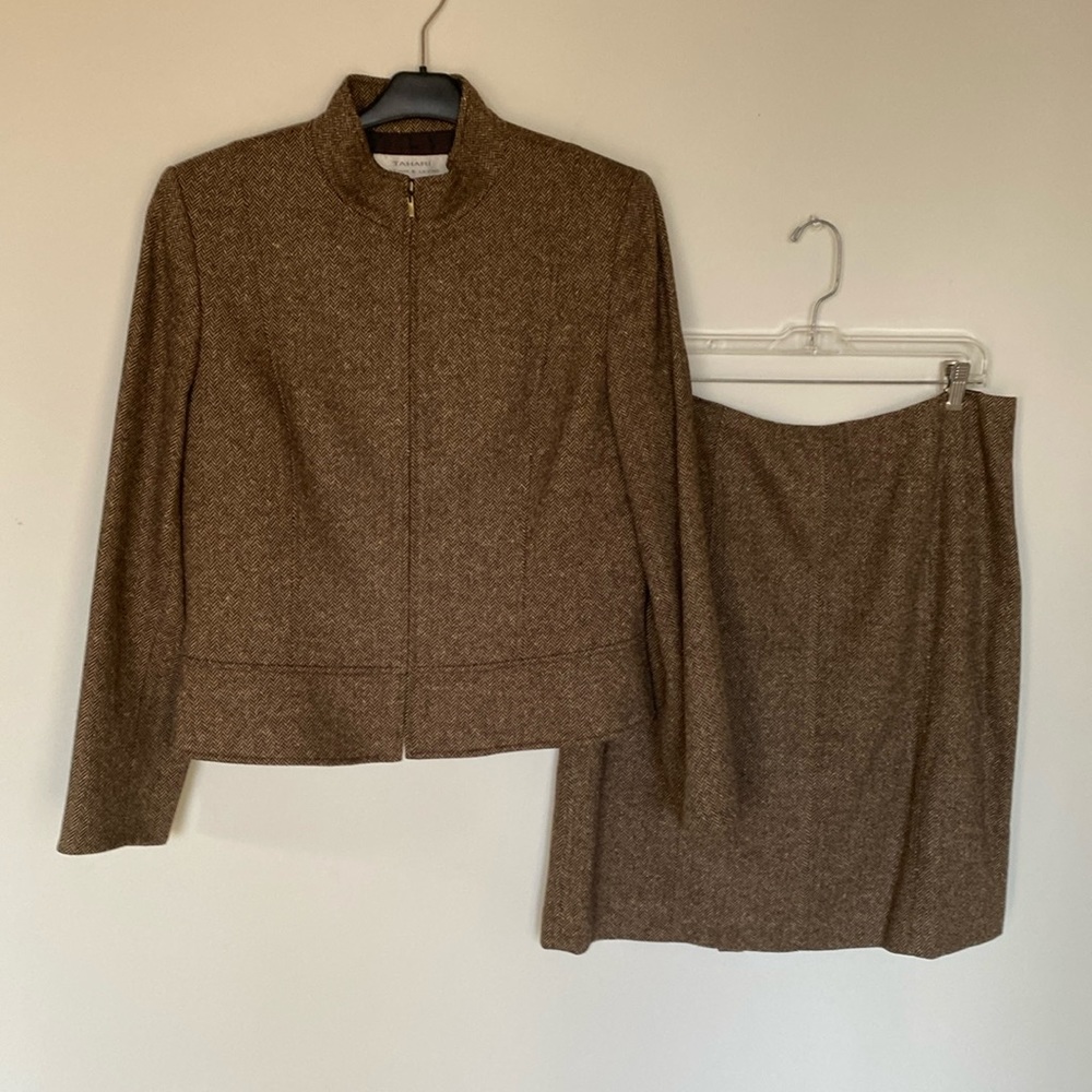 Tahari by Arthur S Levine, size 12 brown herringbone suit; excellent condition
